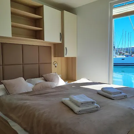 Vikendica Sea Lux Floating House Ajda