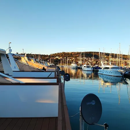 Nyaraló Sea Lux Floating House Ajda *
