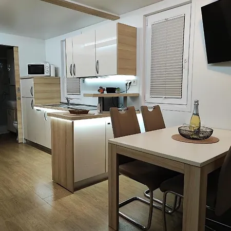 Vikendica Sea Lux Floating House Ajda