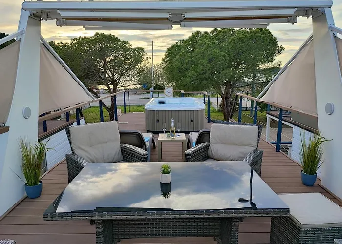 Sea Lux Floating House Ajda 別荘