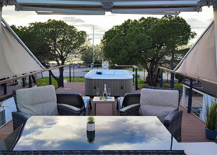 Sea Lux Floating House Ajda *