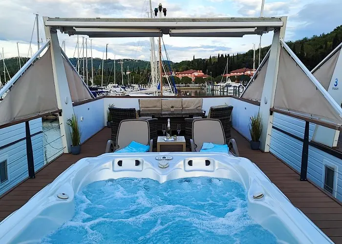 Sea Lux Floating House Ajda 別荘