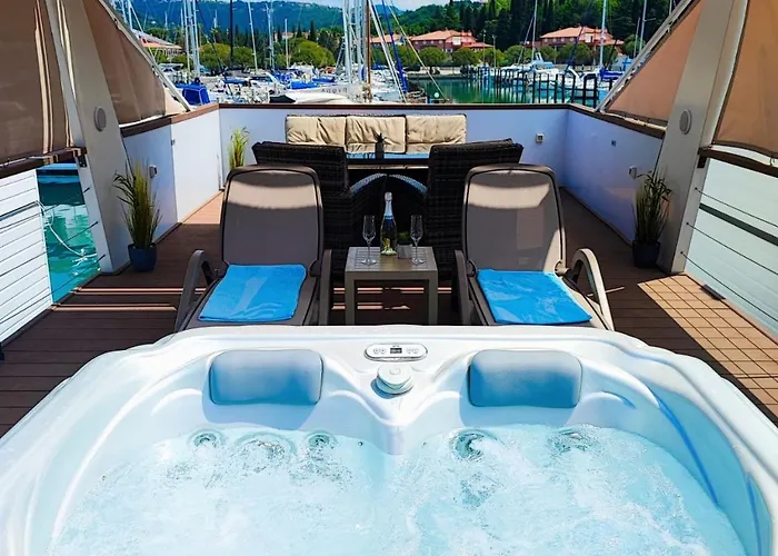 Sea Lux Floating House Ajda 別荘 ポルトローシュ